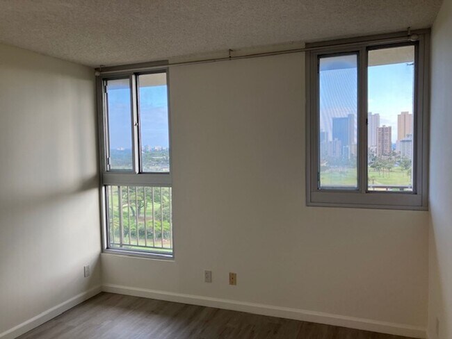 Building Photo - d022g