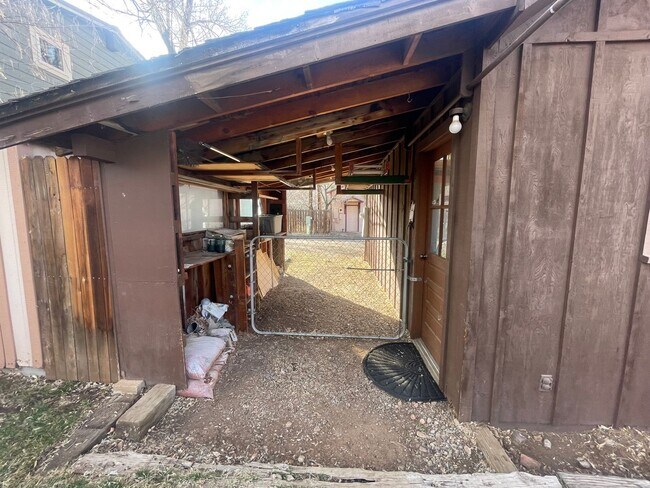 Building Photo - Two Bedroom House Off E 32nd Street