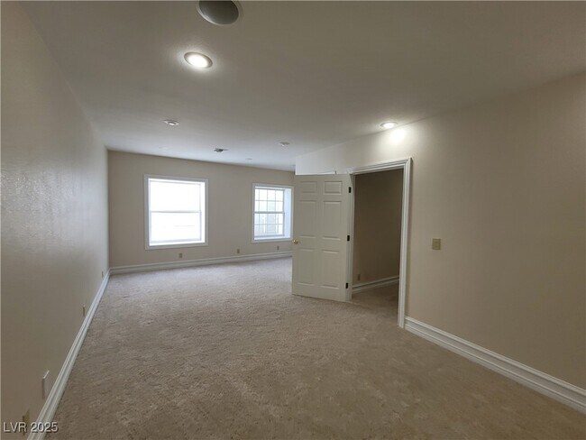 Building Photo - 5110 N Valadez St