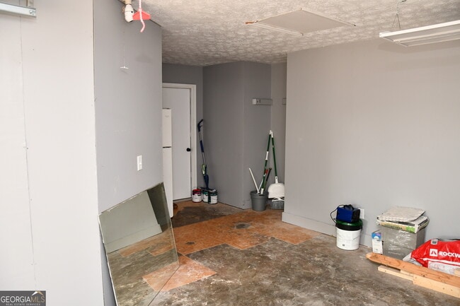 Building Photo - 5932 Homestead Cir