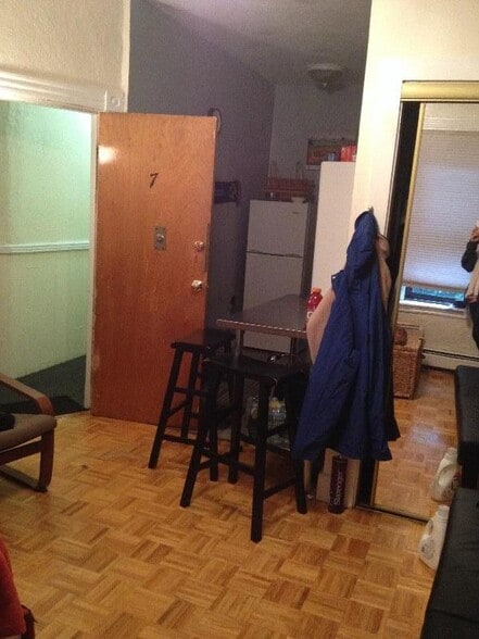 Building Photo - 40 Anderson St