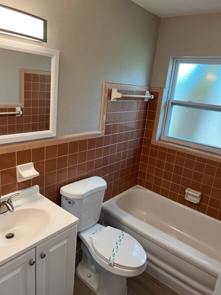 Building Photo - 1 Bed/1 Bath - Unit 4