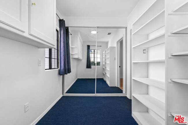 Building Photo - 8643 Clifton Way