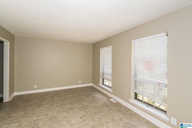 Building Photo - 2109 Pershing Rd