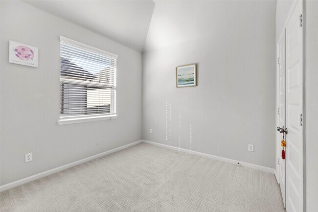 Building Photo - 4007 Centre Valley Ln