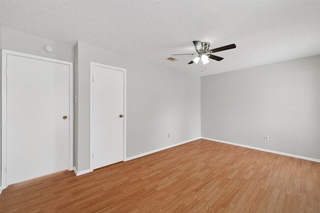 Building Photo - 5205 Beaverbrook Dr