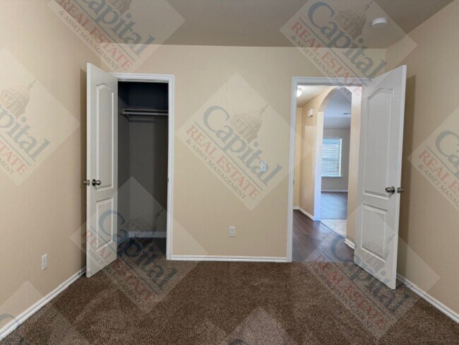 Building Photo - 9604 Ella Ln