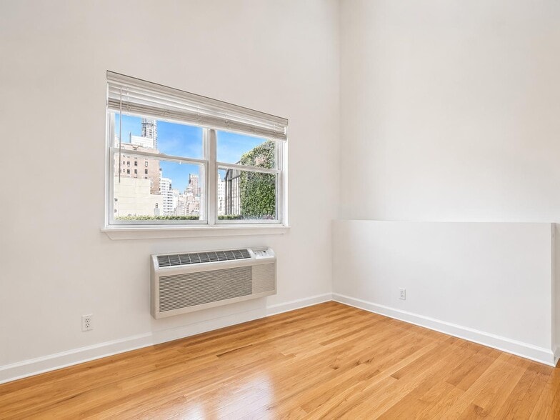 Building Photo - 401 E 68th St