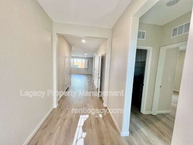 Building Photo - 436 Rose St