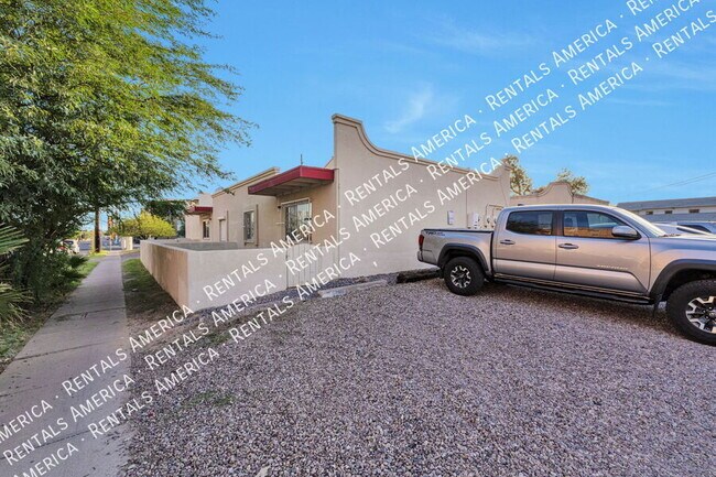 Building Photo - 749 E 6th St