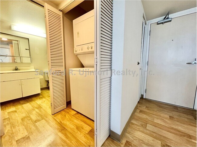 Building Photo - king215