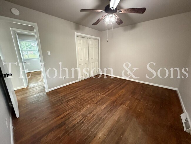 Building Photo - Charming 2 Bedroom Home with Hardwood Floors & Central A/C in Winston-Salem