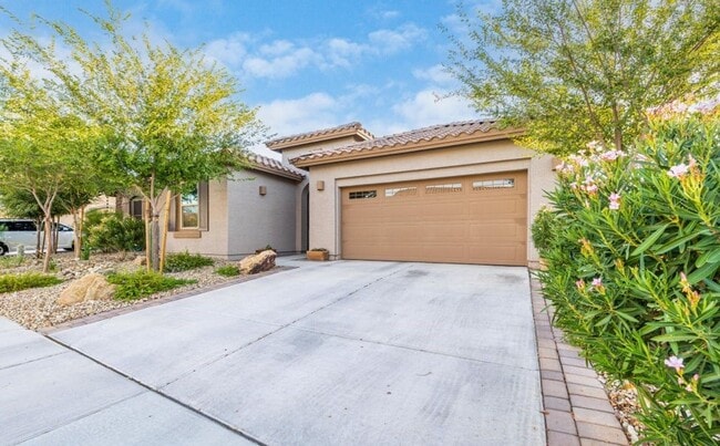 Building Photo - Gorgeous single level 4-bedroom, 3-bathroom home nestled in an upscale gated community in Peoria