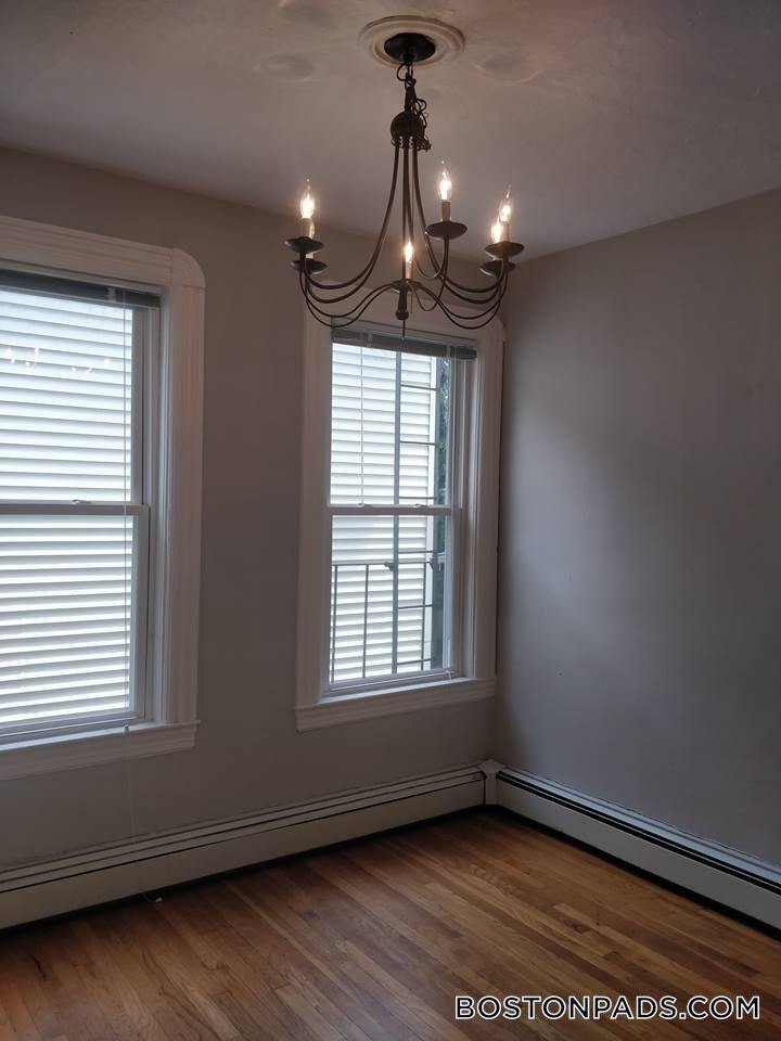 Building Photo - 568 Greene St