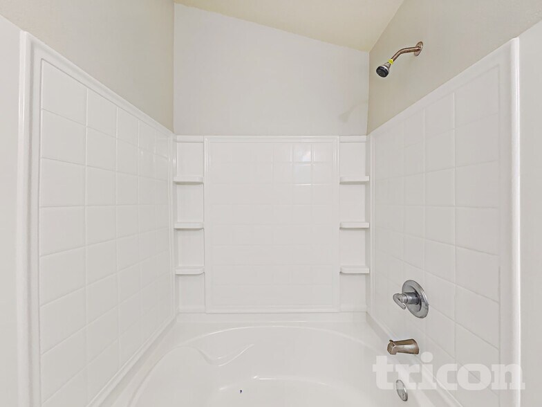 Building Photo - 9822 Vandenberg Way