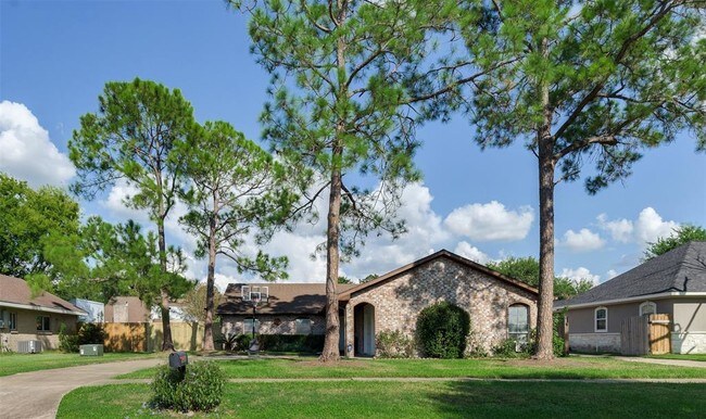 Primary Photo - 2207 Briarview Dr