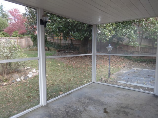 Building Photo - NICE  3BR RAMBLER CLOSE TO NIH