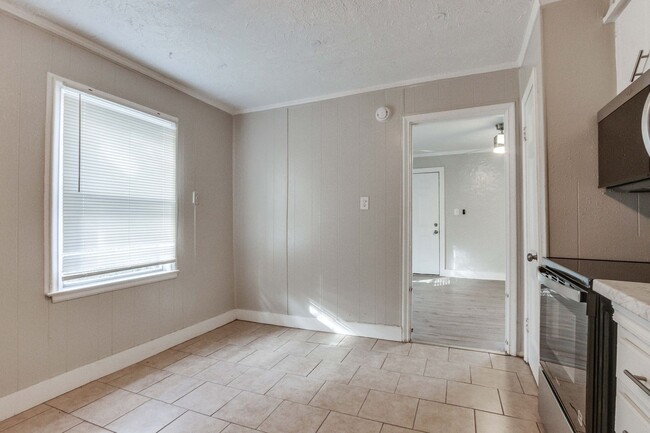 Building Photo - 506 E Curtis Dr