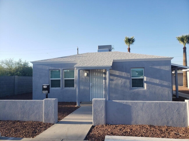 Building Photo - 206 E Jones Ave
