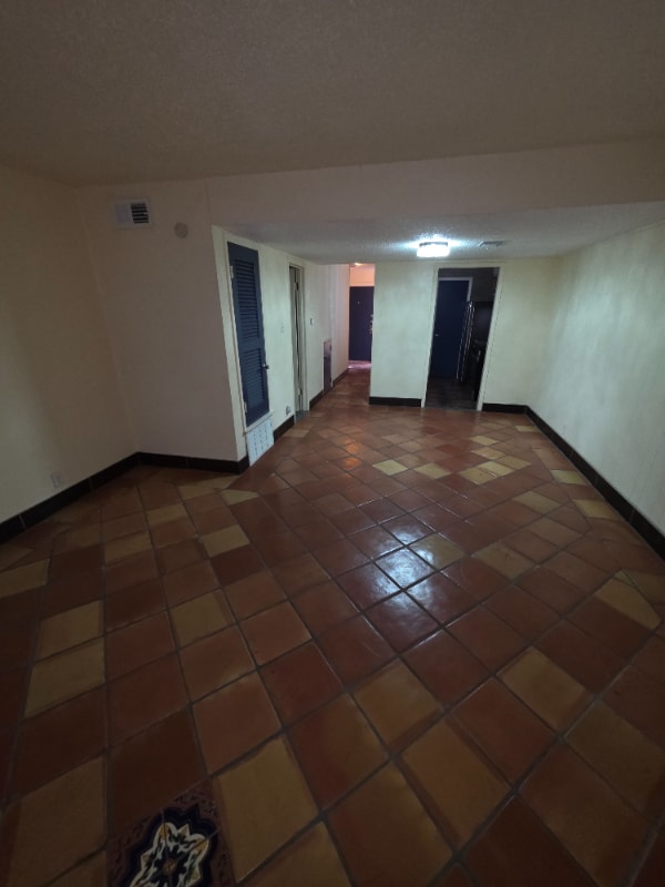 Building Photo - 115 W Koenig Ln