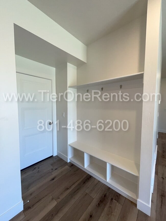 Building Photo - NO DEPOSIT option available for qualified ...