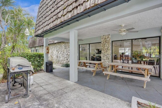 Building Photo - 3101 Oakland Shores Dr