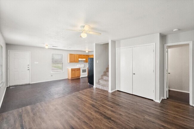 Building Photo - 404 Kings Way Dr