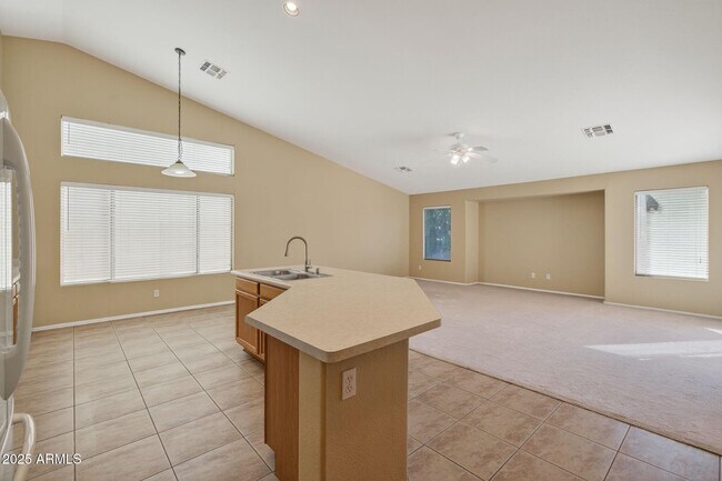 Building Photo - 8611 W Alex Ave