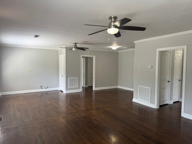 Building Photo - 5532 Kendall Dr