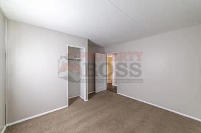 Building Photo - 606 N Calumet Ave