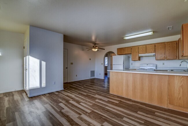 Building Photo - 7100 Roundup Dr
