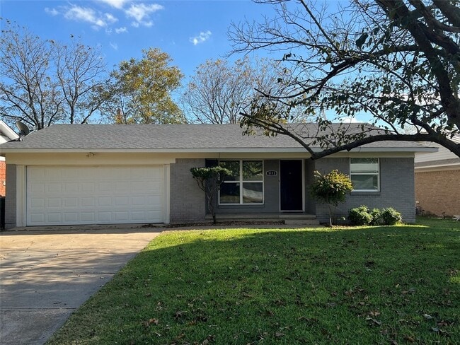 Primary Photo - 1113 S Idlewild Dr