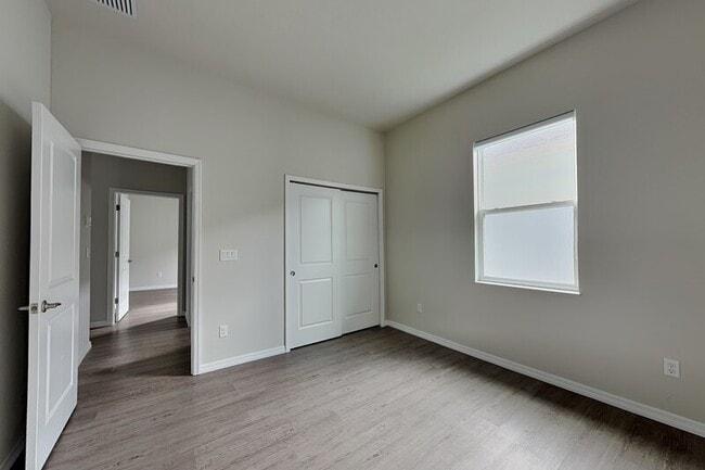 Building Photo - 3109 King Palm Dr