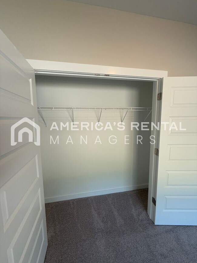 Building Photo - Home for rent in Riverside! Available to View Now!