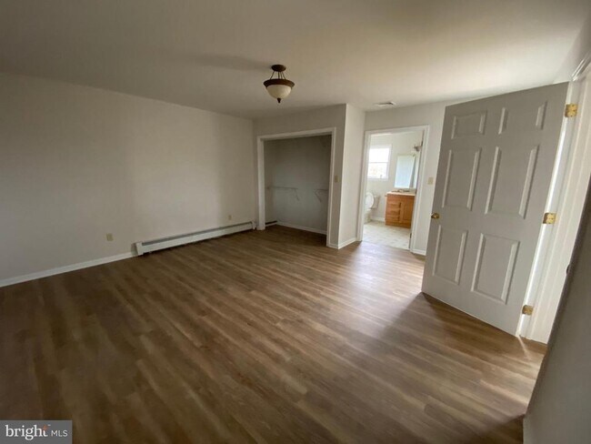 Building Photo - 2063 Hill Rd