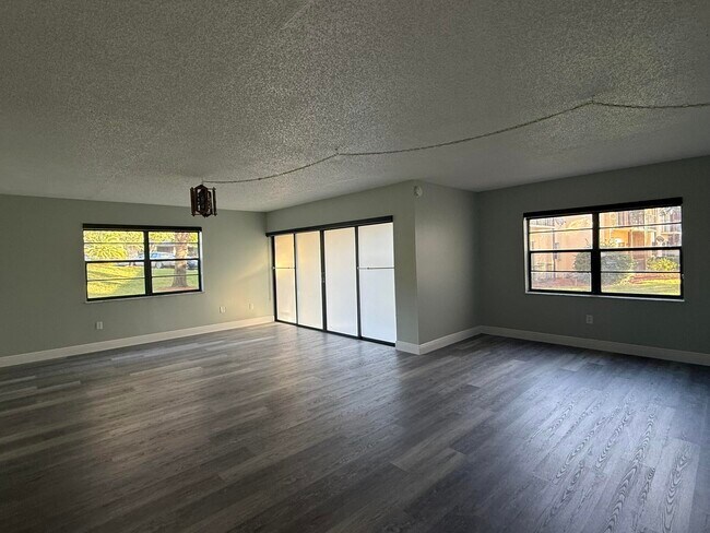 Building Photo - 2050 Oleander Blvd