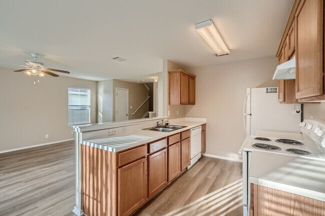 Building Photo - Less than 10 miles to Randolph AFB!