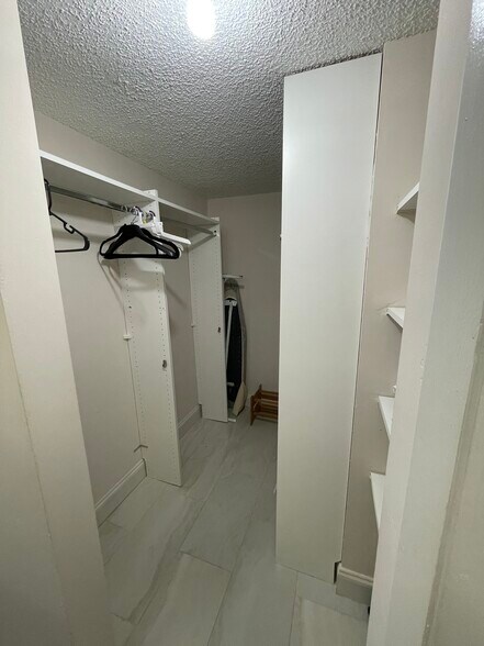 Building Photo - 6075 N Sabal Palm Blvd