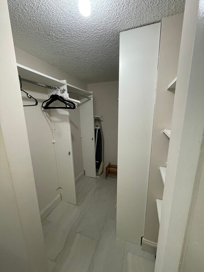 Building Photo - 6075 N Sabal Palm Blvd