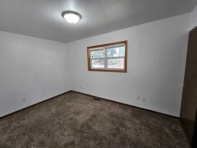 Building Photo - 6323 N 104th St