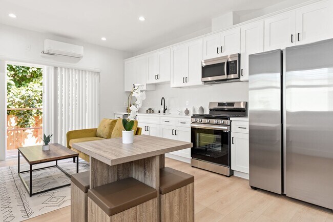 Building Photo - A 3 Bedroom apartment with ensuite bathrooms, common areas and a fully functional kitchen at 1736...