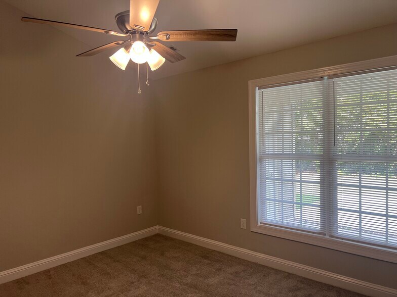 Building Photo - 1108 Crescent Meadows Dr