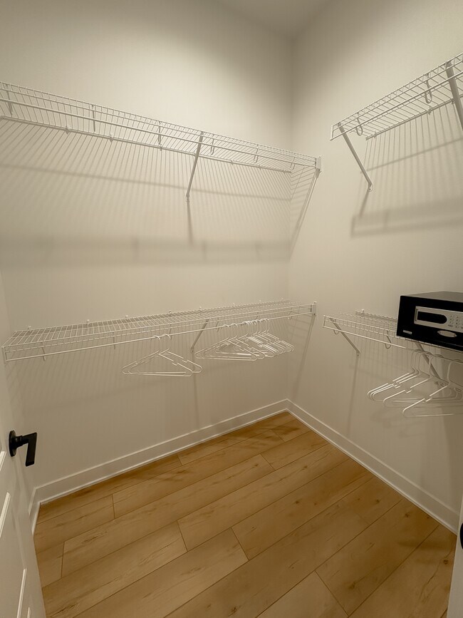 Building Photo - 1204 SW Franklin Dr