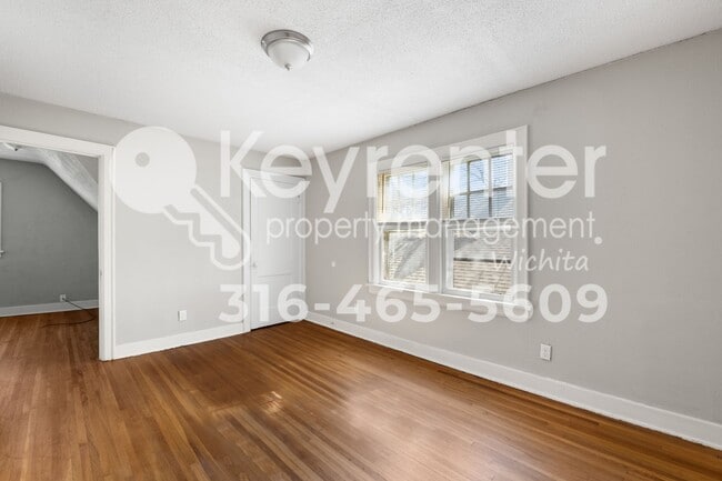 Building Photo - 1549 N Holyoke Ave