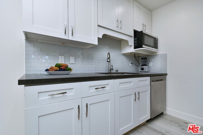 Building Photo - 4501 Cedros Ave