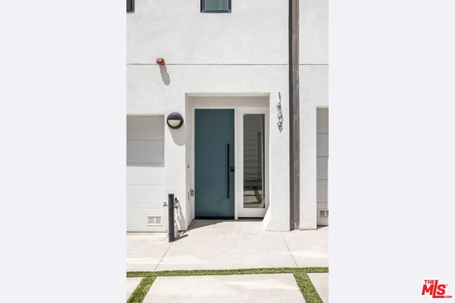 Building Photo - 1409 Roca Ln