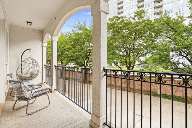 Building Photo - 322 S Gate Stone