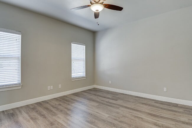 Building Photo - Stunning 3 Story Town-Home near Texas Tech...