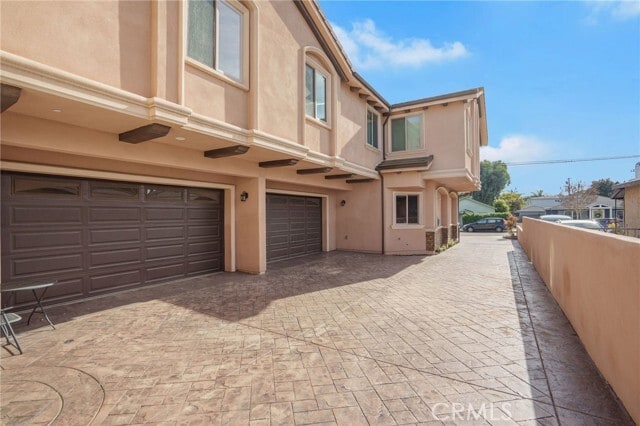 Building Photo - 2005 Robinson St