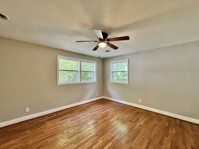 Building Photo - Recently Updated 4-Bedroom Ranch Home w/a 2 Bedroom Guest Cottage! Ready 04-23-26! Pet Friendly Home